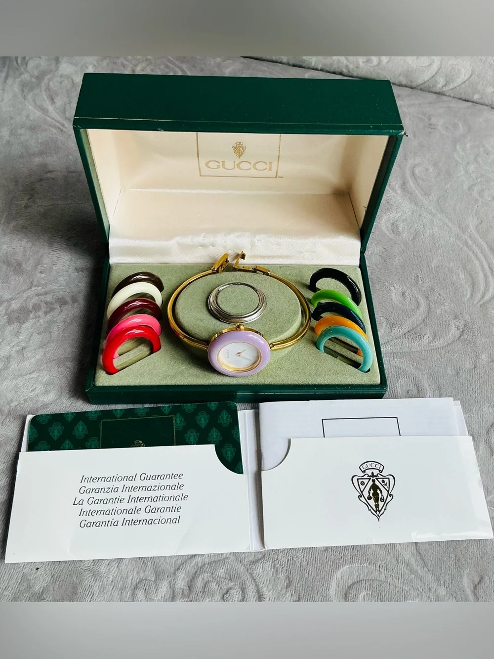 DRESSY MODERN GUCCI bangle watch with set of interchangeable bezels ❤️💙💛💚🖤